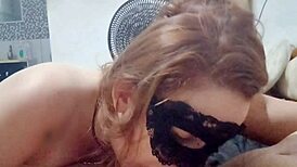 brasileira quente faz boquete maravilhoso molhado e garganta profunda amador caseiro sexo oral