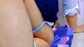 סקס ביתי עם בחורה צעירה עם כוס צרה ותחת הדוק, אני קורע לה הכל כשאין אף אחד בבית!