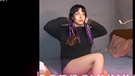 Bonneyuwu - 14 09 argentina puta se masturbaa en la cama con un dildo transparente