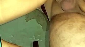 la vecina me invitó a su casa por café pero la follé mientras lo preparaba