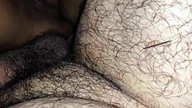 Pendeja morocha petera se chupa una buena pija y se mete un consolador en la concha