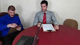 טריילר זונה משרדית חרמנית