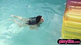 curvy milf strips in pool 😍