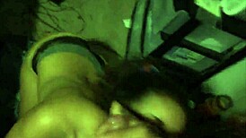 Úžasná nerdy čokoládová 18+ holka vášnivě sátá čurák