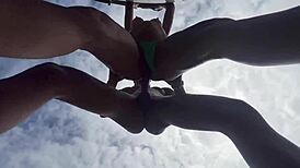 EU E MEUS AMIGOS LEVAMOS AS GOSTOSAS PARA FUDER NO MATO