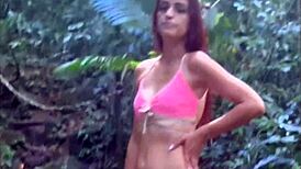 Risky handjob for cute brunette on beach trail