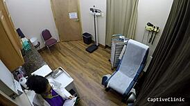 Lainey urobí unáhlené rozhodnutie v nemocničnom fetish scéne