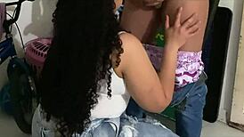 Hermosa venezolana culona rescued in shopping center, what happens next? 😏