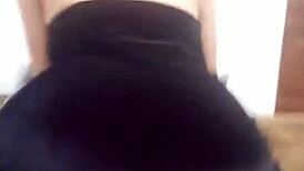 mi vecino me ayuda con la cama y prueba su verga en mi conchita