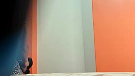 Hermanastra colombiana cambiándose de ropa 😏