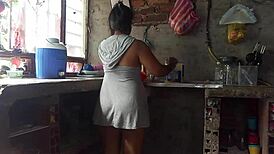 No Aguanta Las Ganas y Desea Comerse el Postre Antes Que el Plato Fuerte