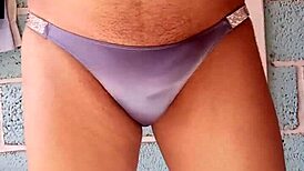 Usando Panty Brillosa Azul de Mi Amante