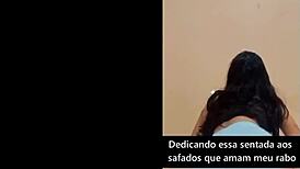 V krátkých šortkách nabíjená a lahodně otřásající prdelí pro vás