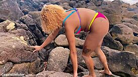 fudendo bem gostoso a loira na prainha branca