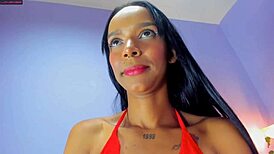 Follada entre lesbianas con strap-on en culos duros - fiesta colombiana se vuelve sensual y sumisa