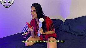 Bia Hot - se masturbando com brinquedo enorme