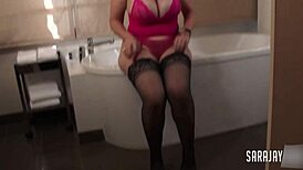 taking bubble bath, horny sara jay fingers pussy 😏