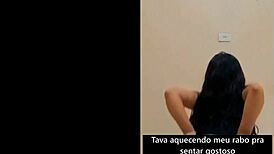 V krátkých šortkách nabíjená a lahodně otřásající prdelí pro vás