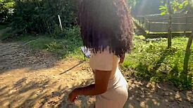 deusa de �bano dando a bucetinha em p�blico na cachoeira