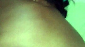 cogida que le doy a mi esposa en cuatro le meto todo mi guevo y lo siente muy adentro estoy a punto de acabar el guevo me palpita dentro de ella