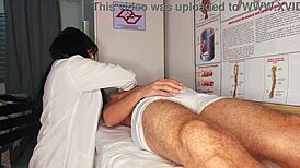 Enfermeira E Estética Observa Ereção Do Paciente!