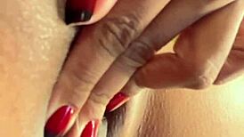 เด็กสาวบราซิลวัย 18+ ร้องชื่อโรซา เวอร์เมลฮา ในขณะเลียหีและจับหีอย่างหนัก