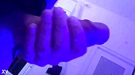 Matt Lee's solo session with huge cumshots! 💦