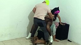 Vaimoni huora-fantasia: halusi seksiä työkaverini kanssa ja että katsoisin kun panivat, oikea kotitekoinen trio