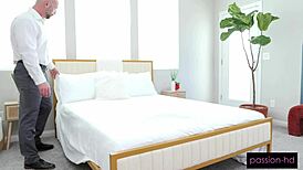 i let my roommates boyfriend use my cunt for his vr game