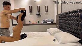 Manžel mě pustil do motelu s kámo z posilovny cuckold hotwife rohatý