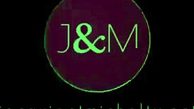 ستاسي، سكرتيرة تبلغ 27 عامًا تعمل في عيادة أسنان