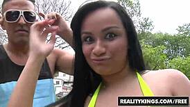 Brezilyalı milf Celiny Salles siyahi studs'tan anal sikiliyor