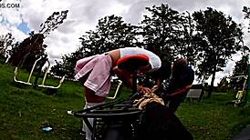 Paseo en bicicleta mostrando las bragas este viejito me queria coger cumshot al aire libre