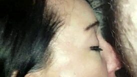 Esposa Vadia Leva Pau Gigante Enquanto Engasga e Sufoca