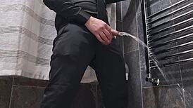 Arriva Con Una Sborrata Esplosiva In Abito Elegante, Dopo Una Sega Infinita E Un Cazzo Da Succhiarre?