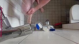 geiles pissen in der dusche