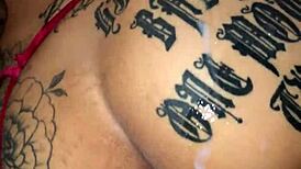 Hot brunette tager pik dybt i halsen under intens session