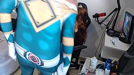 Rudovlasé prdeli lízání s sex hračkou