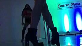 Diosa Argenta tančí na tyči pro pacienta v nemocnici.