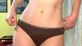 Gadis comel jari dan bogol pepek dicukur dengan dildo - maiskii