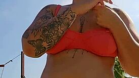 Estou Gravando Vídeo Na Praia E Provocar Os Machos