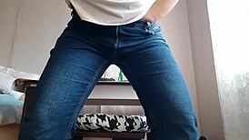 hot secretary masturbates in office 💦