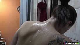 Ele Esperava Esposa Sair Pra Espirrar A Sobrinha-Postiça Peladinha No Banho - Amopornobr