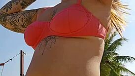 Estou Gravando Vídeo Na Praia E Provocar Os Machos