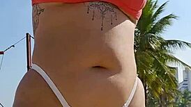 Estou Gravando Vídeo Na Praia E Provocar Os Machos