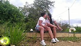 sexo oral en el parque con amateurs latinas