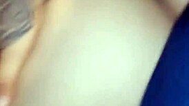 espiando a la zorra de mi hermanastra me descubre y la muy puta me pide que la folle en cuatro