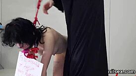 Pacinentă cochetă trece prin terapie ciudată în azil bizar