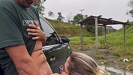 tesão bateu e eu e minha amiga fudemos com uber dotado no meio da viagem completo no red e sheer