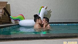 Atriz Ninfomaniaca Fudendo Na Piscina Com Ator